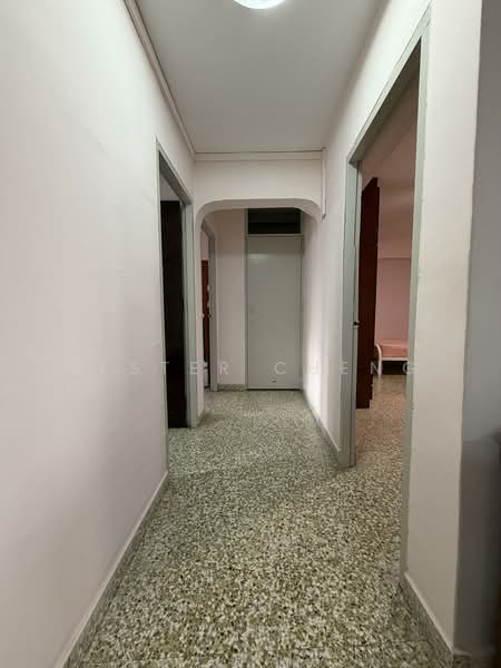 204 Jurong East Street 21, 204 Jurong East Street 21, 3 Bedrooms, 1,323 sqft, HDB Flat For Sale, by Lester Cheng, 500061775 - Corridor - PropertyGuru.com.sg