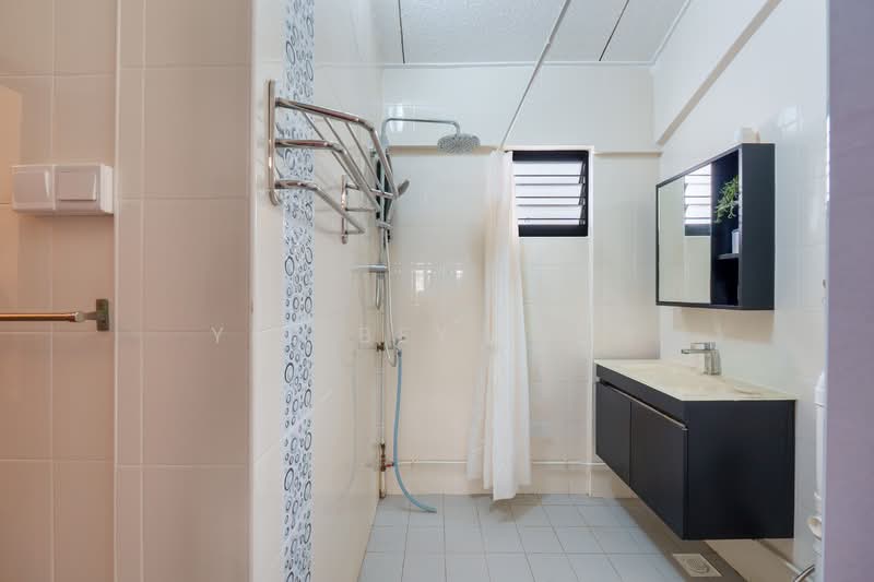 111 Hougang Avenue 1 HDB Flat For Sale at S$ 1,028,000 | PropertyGuru Singapore - Bathroom
