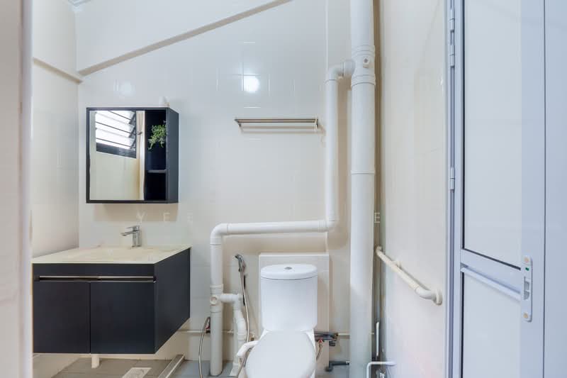 111 Hougang Avenue 1 HDB Flat For Sale at S$ 1,028,000 | PropertyGuru Singapore - Bathroom