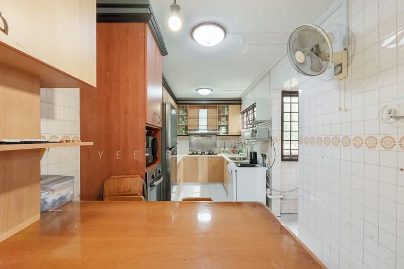 111 Hougang Avenue 1 HDB Flat For Sale at S$ 1,028,000 | PropertyGuru Singapore - Kitchen
