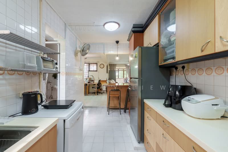 111 Hougang Avenue 1 HDB Flat For Sale at S$ 1,028,000 | PropertyGuru Singapore - Kitchen
