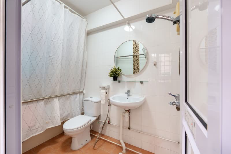 111 Hougang Avenue 1 HDB Flat For Sale at S$ 1,028,000 | PropertyGuru Singapore - Bathroom