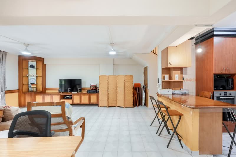 111 Hougang Avenue 1 HDB Flat For Sale at S$ 1,028,000 | PropertyGuru Singapore - Living Room