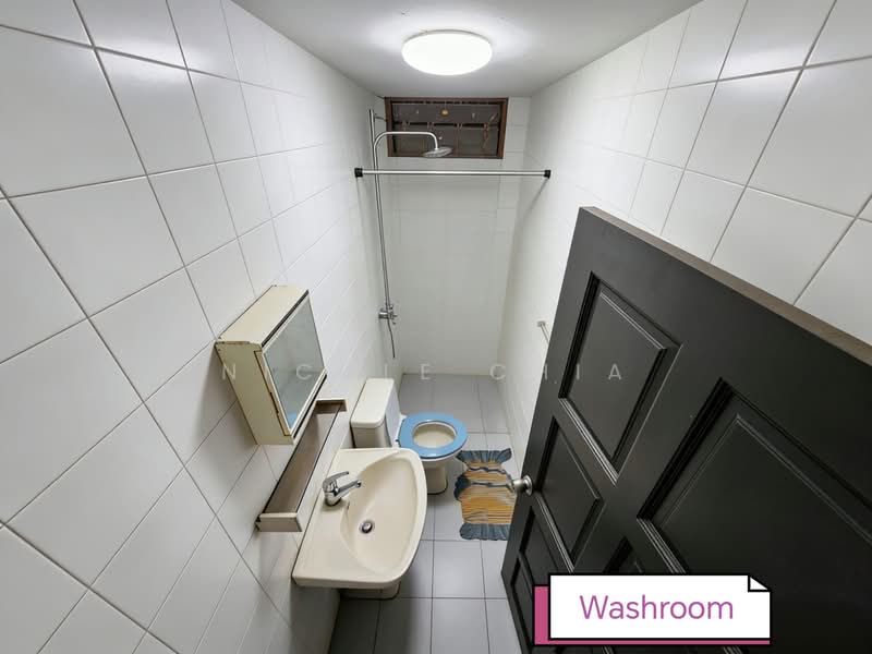 Jalan Tanah Puteh, Jalan Tanah Puteh, 5 Bedrooms, 2,500 sqft, Semi-Detached House For Rent, by Nicole Chia, 500061791 - Bathroom - PropertyGuru.com.sg