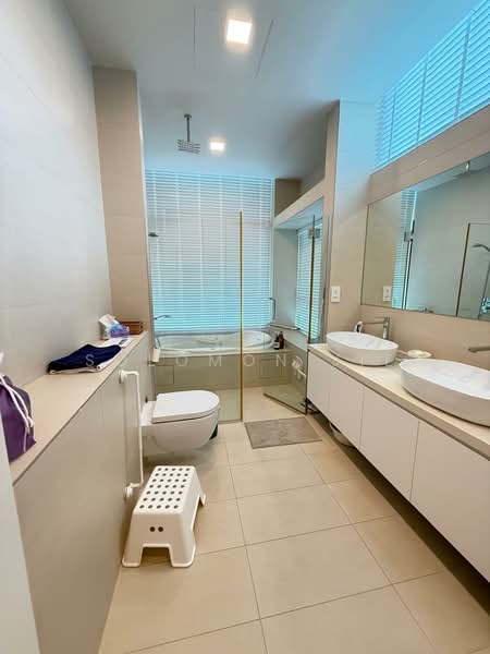 Belle Vue Residences, 31 Oxley Walk, 4 Bedrooms, 3,832 sqft, Condominium For Rent, by Solomon Jie, 500061793 - Master Bathroom - PropertyGuru.com.sg