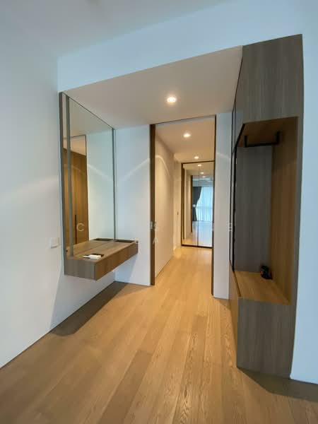 Echelon Condominium For Sale at S$ 3,100,000 | PropertyGuru Singapore - Master Bedroom Walk-in Wardrobe