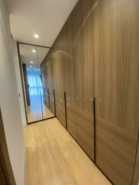 Echelon Condominium For Sale at S$ 3,100,000 | PropertyGuru Singapore - Master Bedroom Walk-in Wardrobe