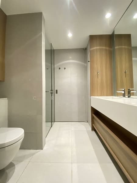 Echelon Condominium For Sale at S$ 3,100,000 | PropertyGuru Singapore - Master Bathroom