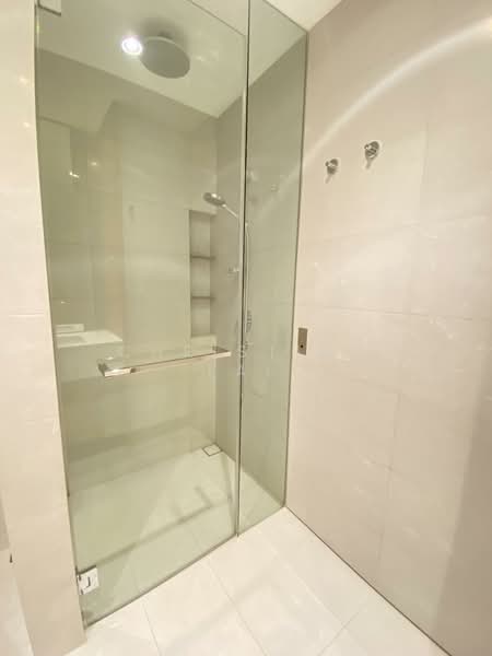 Echelon Condominium For Sale at S$ 3,100,000 | PropertyGuru Singapore - Master Bathroom