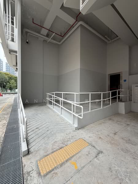 BS Centre, 243 Alexandra Road, 36,883 sqft, Light Industrial (B1) For Sale, by Ann Ng 黄子玹, 500061797 - Exterior - CommercialGuru.com.sg