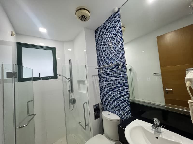 Riveria Gardens, 8 River Valley Grove, 2 Bedrooms, 969 sqft, Condominium For Rent, by Joyce Chang Mui Lian, 500061802 - Bathroom - PropertyGuru.com.sg