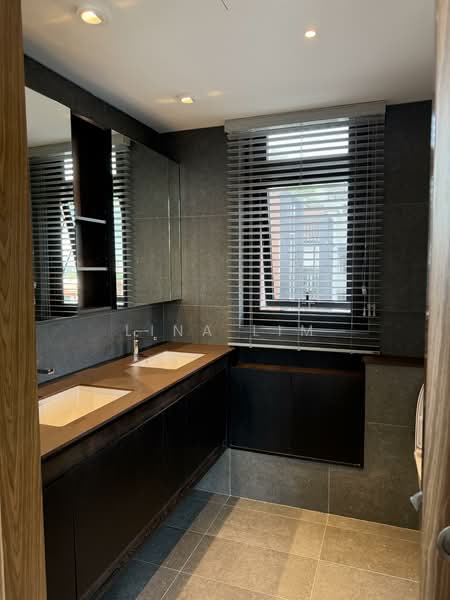 View at Kismis Condominium For Sale at S$ 2,980,000 | PropertyGuru Singapore - Bathroom
