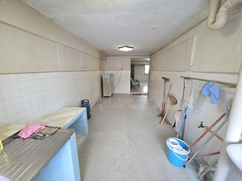 325 Ang Mo Kio Avenue 3 HDB Flat For Sale at S$ 618,000 | PropertyGuru Singapore - Kitchen