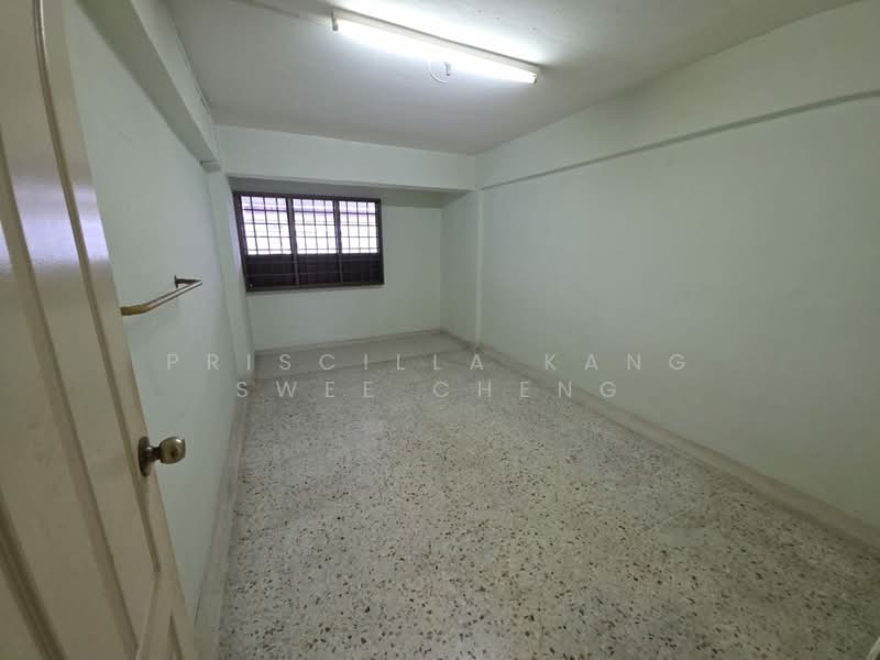 325 Ang Mo Kio Avenue 3 HDB Flat For Sale at S$ 618,000 | PropertyGuru Singapore - Common room