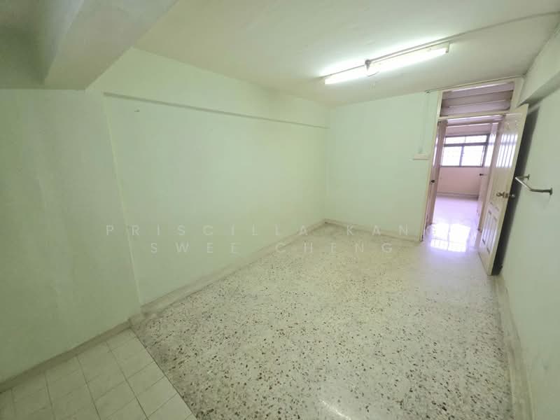 325 Ang Mo Kio Avenue 3 HDB Flat For Sale at S$ 618,000 | PropertyGuru Singapore - Common room