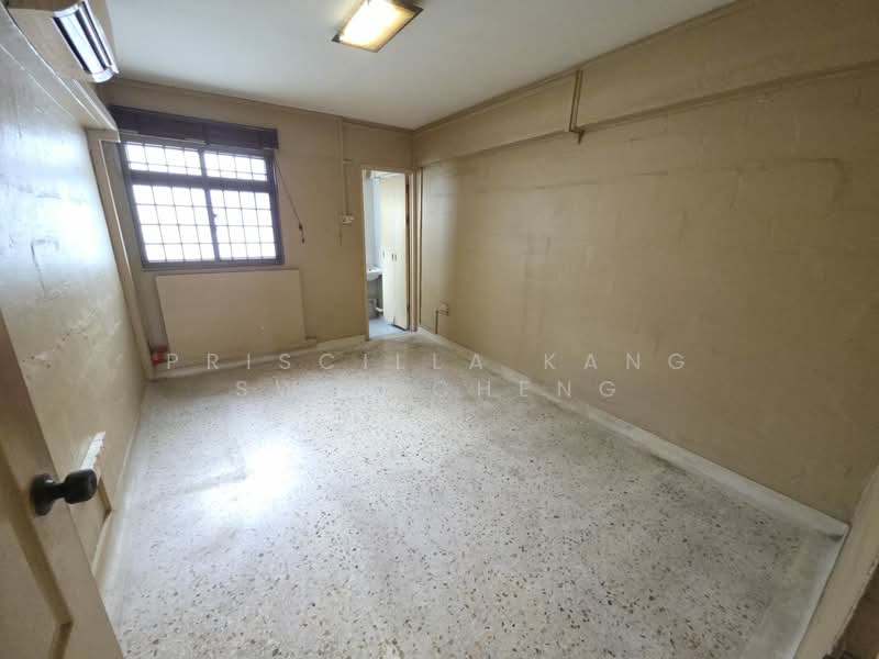 325 Ang Mo Kio Avenue 3 HDB Flat For Sale at S$ 618,000 | PropertyGuru Singapore - Master room
