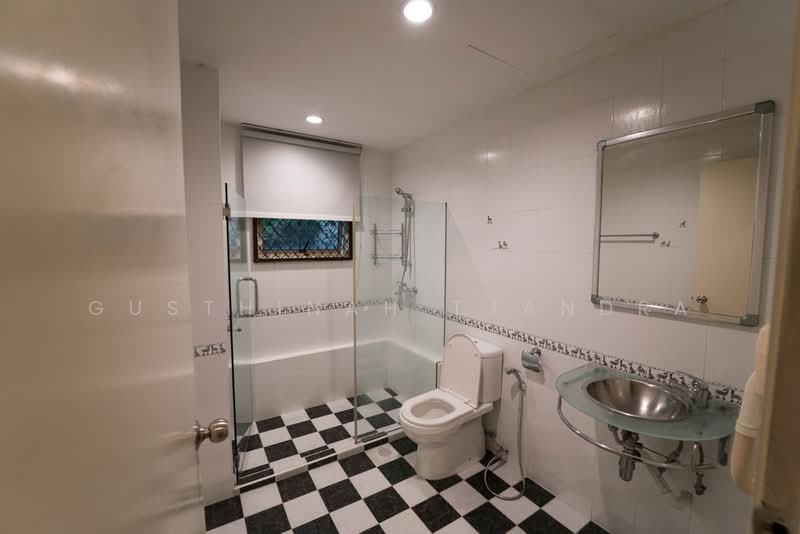 38 Stevens Road Condominium For Sale at S$ 12,800,000 | PropertyGuru Singapore - Bathroom 4