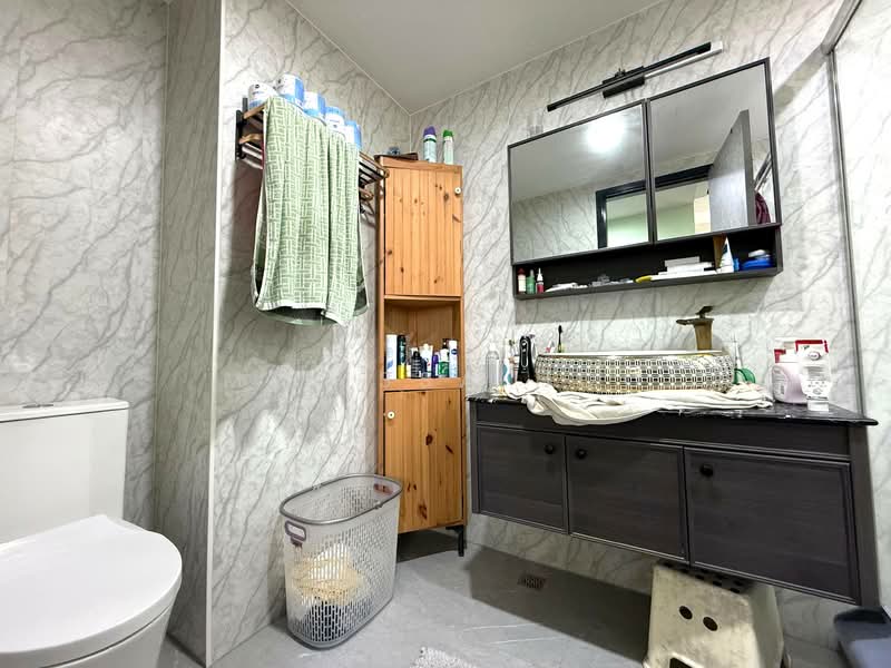 Park Green Condominium For Sale at S$ 1,400,000 | PropertyGuru Singapore - Master Bathroom
