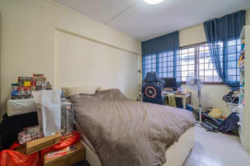 221 Bukit Batok East Avenue 3 HDB Flat For Sale at S$ 838,914 | PropertyGuru Singapore - Bedroom