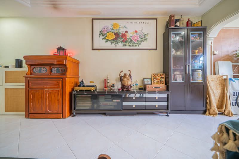 221 Bukit Batok East Avenue 3 HDB Flat For Sale at S$ 838,914 | PropertyGuru Singapore - Living Room