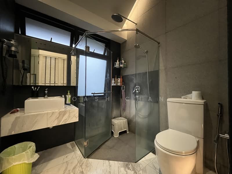 ✅ Undervalued Terrace @ Hillview, Renovated by ID Owner w Lift Provision! Terraced House For Sale at S$ 5,700,000 | PropertyGuru Singapore - Bathroom