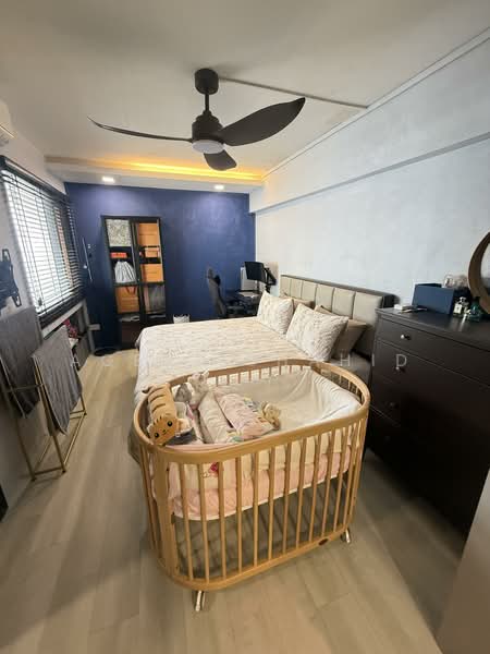 829 Jurong West Street 81 HDB Flat For Sale at S$ 820,000 | PropertyGuru Singapore - Master Bedroom