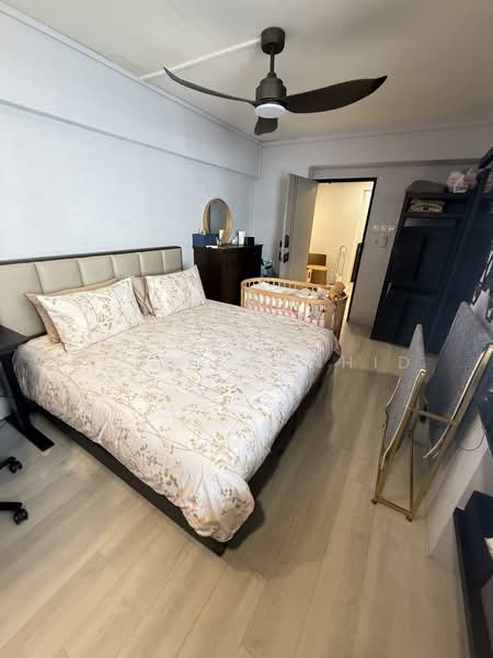 829 Jurong West Street 81 HDB Flat For Sale at S$ 820,000 | PropertyGuru Singapore - Bedroom