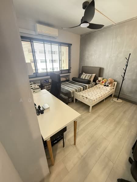 829 Jurong West Street 81 HDB Flat For Sale at S$ 820,000 | PropertyGuru Singapore - Bedroom