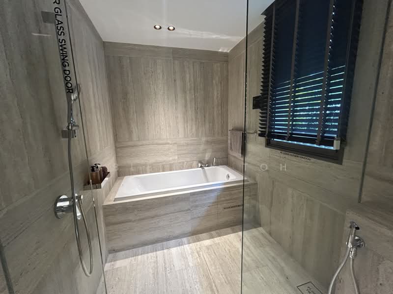 ⭐⭐ River Modern , NEW Condo, LINK to Great World MRT Condominium For Sale at S$ 4,500,000 | PropertyGuru Singapore - Bathroom