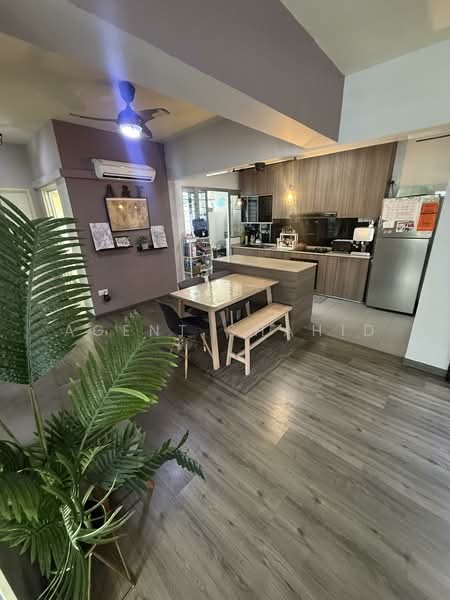 785D Woodlands Rise HDB Flat For Sale at S$ 780,000 | PropertyGuru Singapore - Dining Room