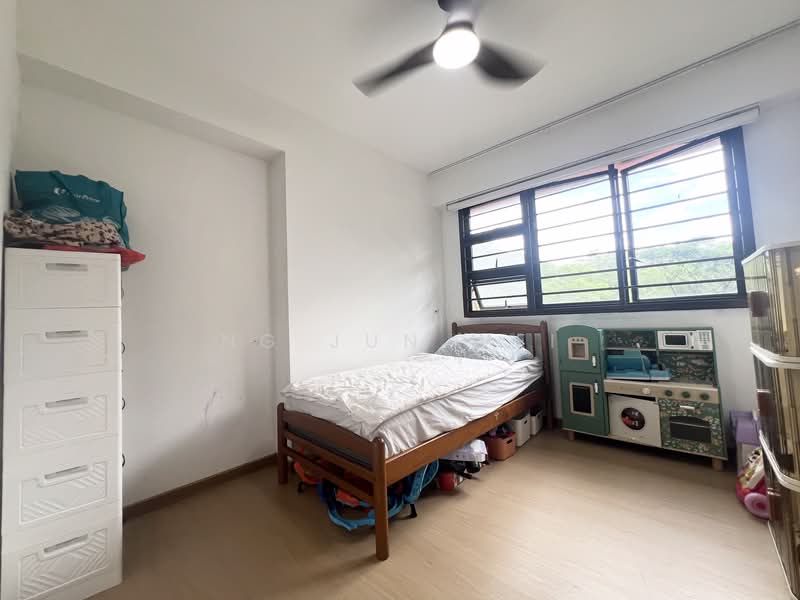 467A Bukit Batok West Avenue 9 HDB Flat For Sale at S$ 640,000 | PropertyGuru Singapore - Bedroom