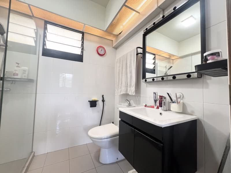 467A Bukit Batok West Avenue 9 HDB Flat For Sale at S$ 640,000 | PropertyGuru Singapore - Bathroom