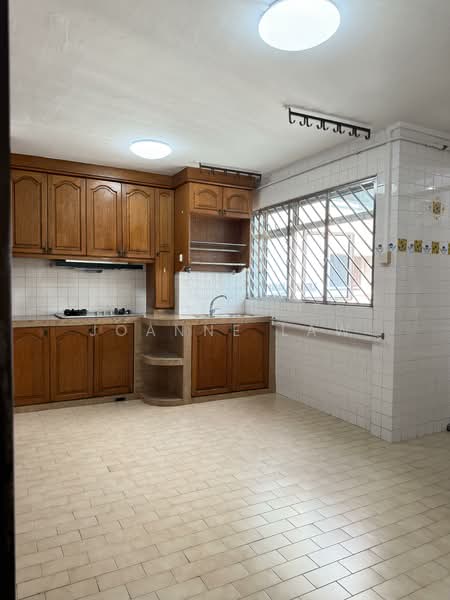 138 Bishan Street 12 HDB Flat For Sale at S$ 850,000 | PropertyGuru Singapore - Kitchen