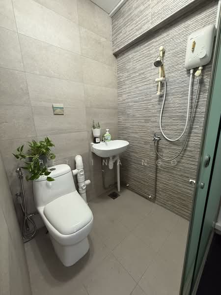 Bedrm room attached bath