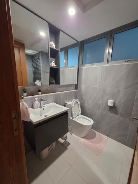Ferraria Park Condo Condominium For Sale at S$ 1,800,000 | PropertyGuru Singapore - Bathroom