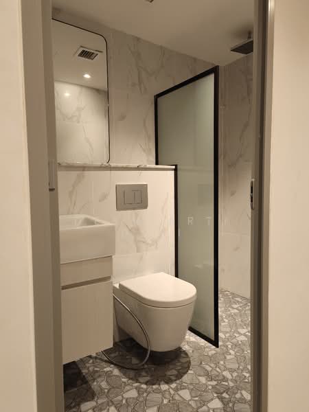 CO LIVING 6 BEDROOMS ENSUITS @ LITTLE INDIA, Lembu Road, 1,300 sqft, Shop / Shophouse For Rent, by Desmiarti Desi, 500061873 - Bathroom - CommercialGuru.com.sg