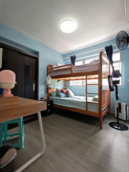 672B Yishun Avenue 4 HDB Flat For Sale at S$ 525,000 | PropertyGuru Singapore - Bedroom