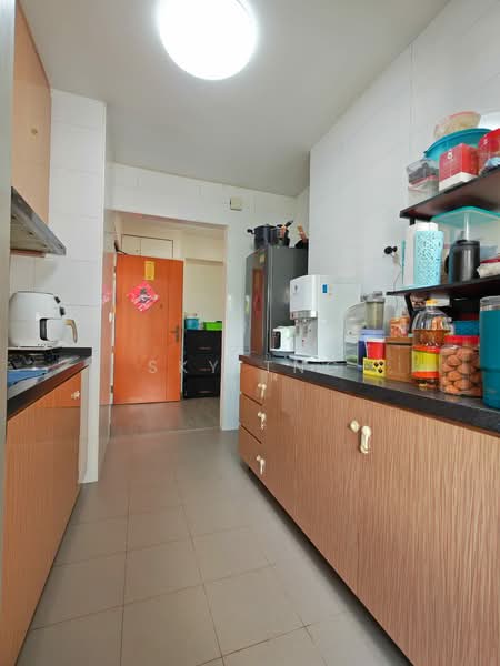 672B Yishun Avenue 4 HDB Flat For Sale at S$ 525,000 | PropertyGuru Singapore - Kitchen