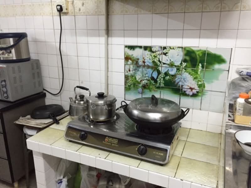 462 Ang Mo Kio Avenue 10 HDB Flat For Sale at S$ 568,000 | PropertyGuru Singapore - Kitchen