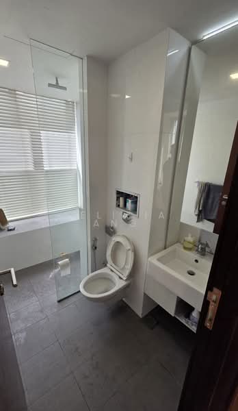 Axis @ Siglap, 59 East Coast Terrace, 2 Bedrooms, 743 sqft, Apartment For Rent, by Felicia Ang, 500061877 - Bathroom - PropertyGuru.com.sg