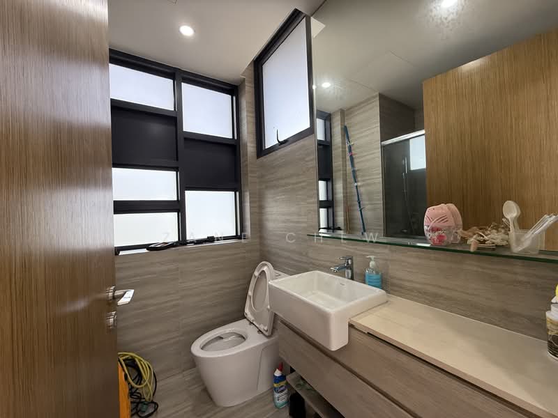 Sunrise Terrace Cluster House For Sale at S$ 2,900,000 | PropertyGuru Singapore - Bathroom