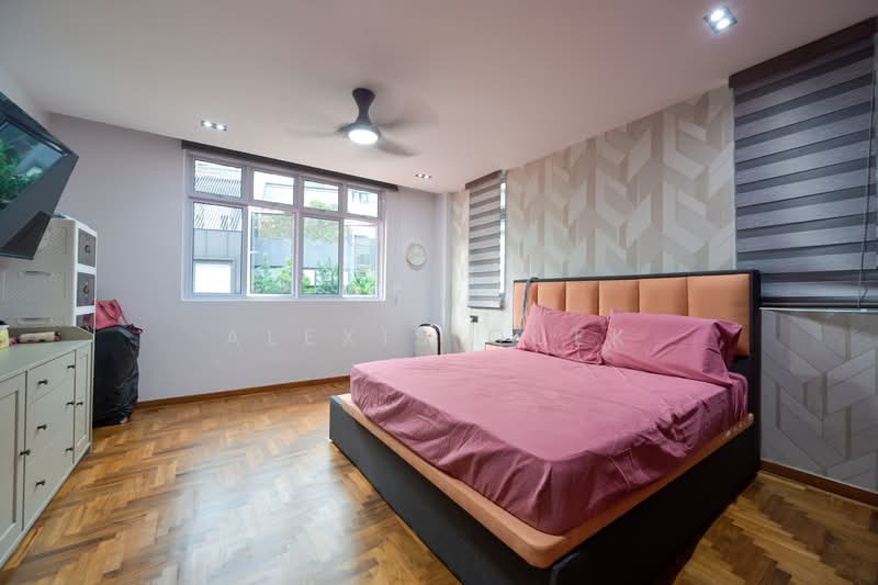 English Villas Cluster House For Sale at S$ 4,180,000 | PropertyGuru Singapore - Bedroom