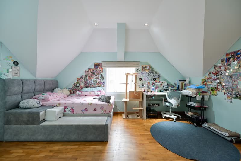 English Villas Cluster House For Sale at S$ 4,180,000 | PropertyGuru Singapore - Bedroom