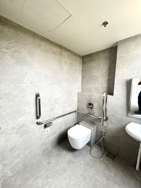 Stellar @ Tampines, 12 Tampines North Drive 4, 1,668 sqft, Factory / Workshop (B2) For Rent, by Alvin Chiam, 500061894 - Bathroom - CommercialGuru.com.sg