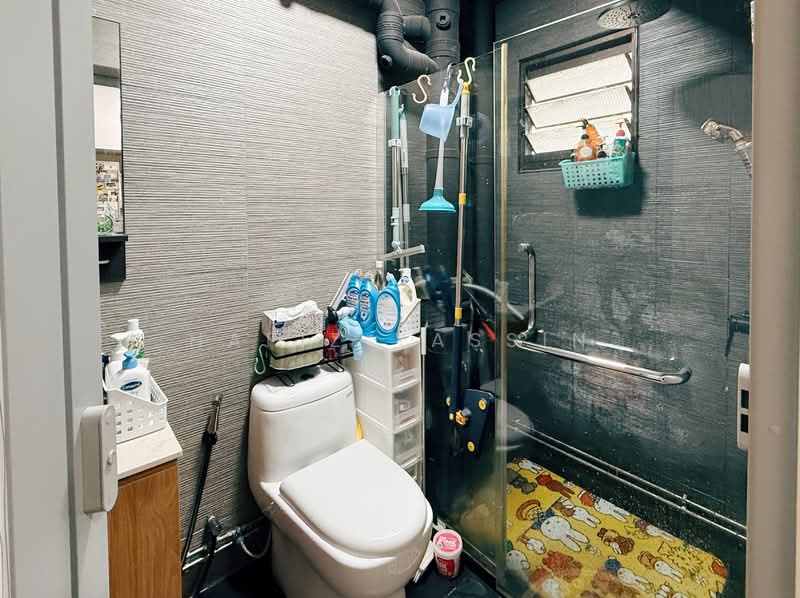 117A Rivervale Drive HDB Flat For Sale at S$ 578,000 | PropertyGuru Singapore - Bathroom