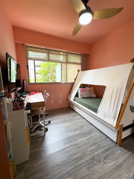 494G Tampines Street 45 HDB Flat For Sale at S$ 580,000 | PropertyGuru Singapore - Bedroom