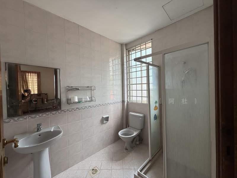 Detach Near Sengkang MRT Detached House For Sale at S$ 7,030,000 | PropertyGuru Singapore - Bathroom