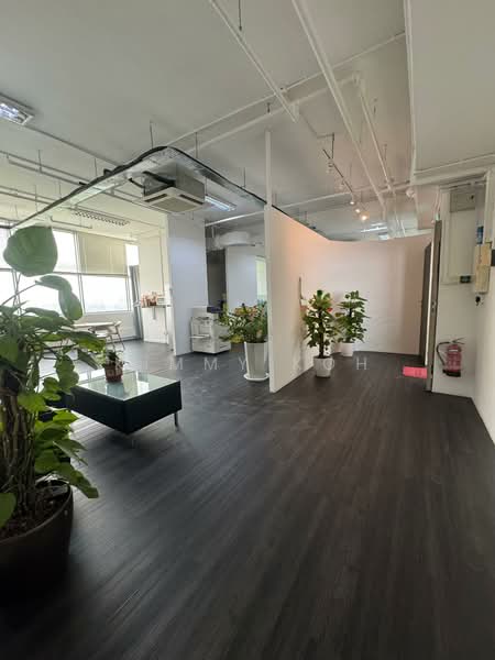Wcega Tower, 21 Bukit Batok Crescent, 1,970 sqft, Light Industrial (B1) For Sale, by Kimmy Koh, 500061948 - Interior - CommercialGuru.com.sg