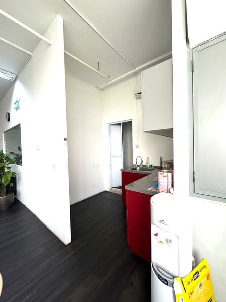 Wcega Tower, 21 Bukit Batok Crescent, 1,970 sqft, Light Industrial (B1) For Sale, by Kimmy Koh, 500061948 - Kitchen - CommercialGuru.com.sg