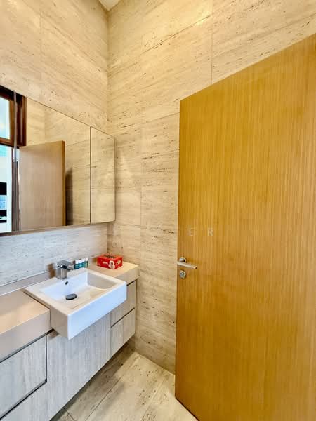 D10 Bukit Timah/Cypress Avenue/ near MGS primary School, Cypress Avenue, 4 Bedrooms, 4,000 sqft, Semi-Detached House For Rent, by Lynn Er, 500061957 - Bathroom - PropertyGuru.com.sg